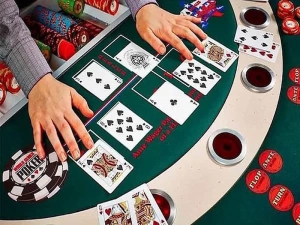 Học cách chơi poker cùng winbet