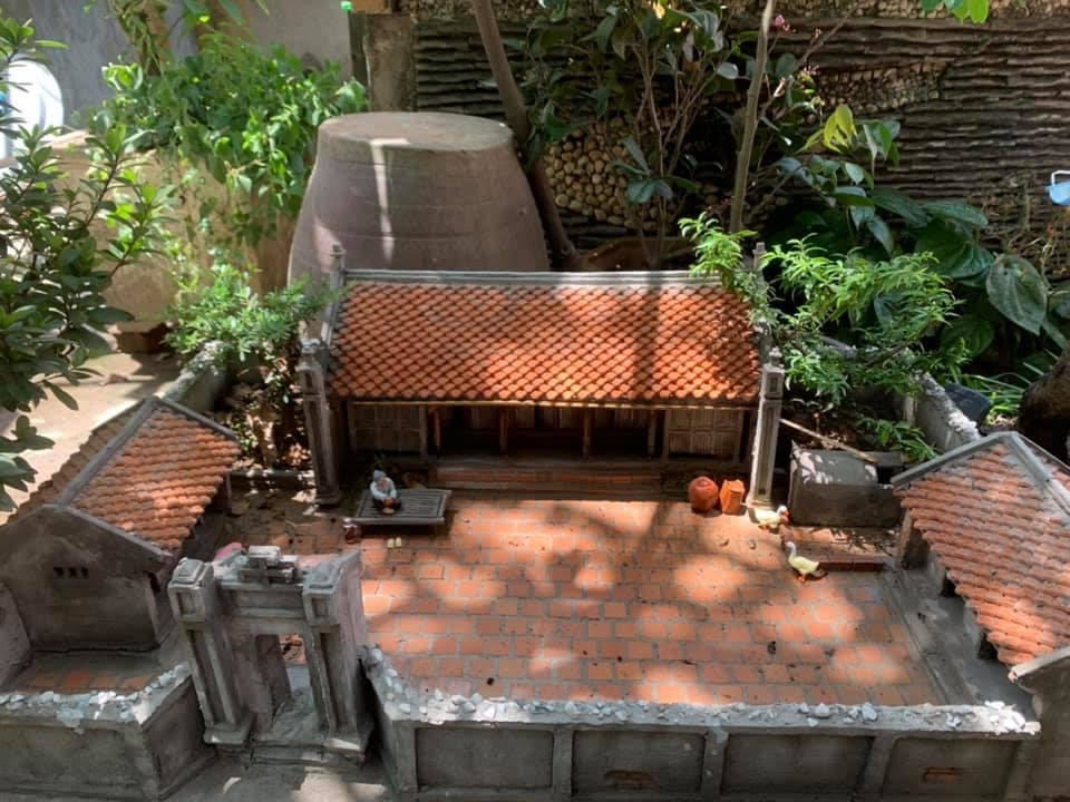 chang-trai-tai-hien-kien-truc-co-bang-vat-lieu-that-co-kich-thuoc-nho-2.jpg