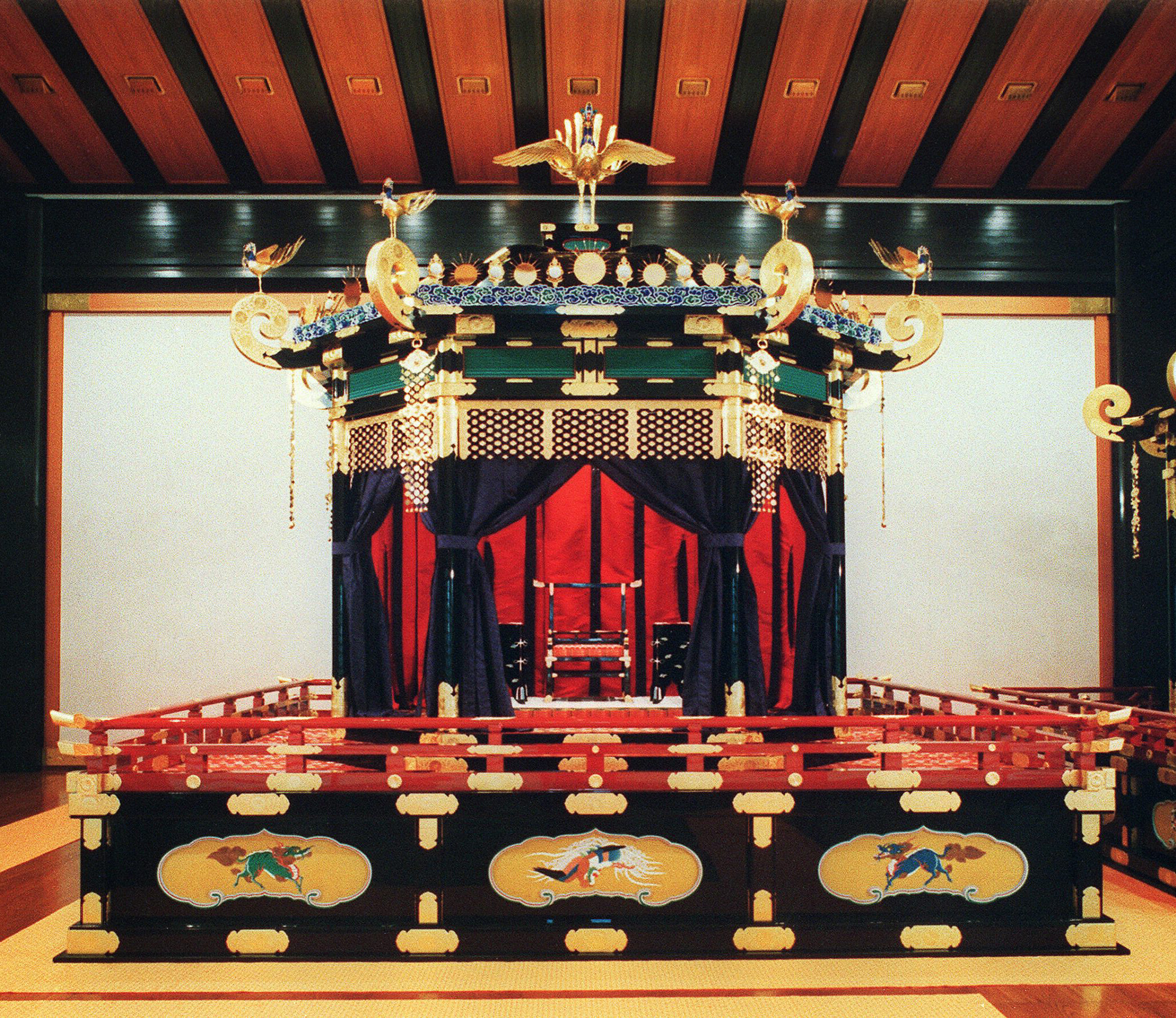 Imperial_throne.jpg
