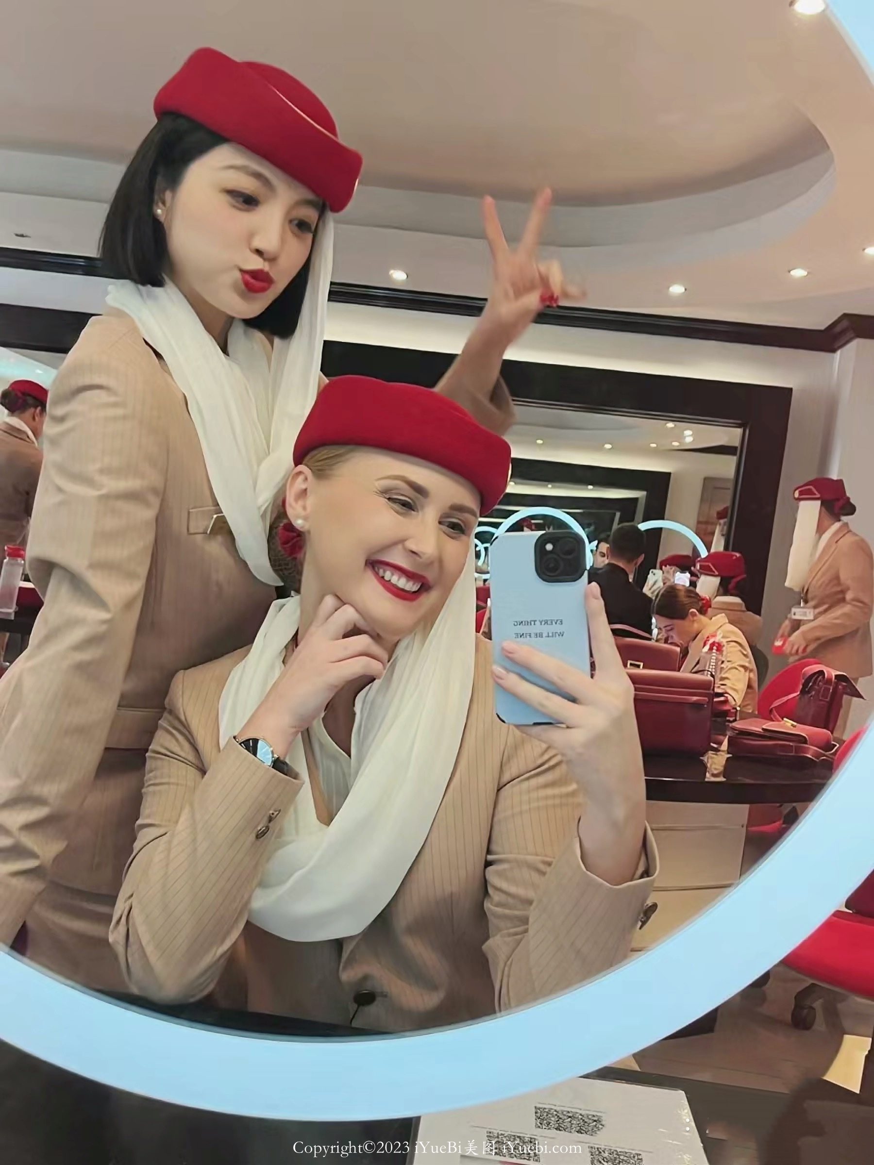 阿联酋航空公司空姐姐妹花空姐对镜自拍