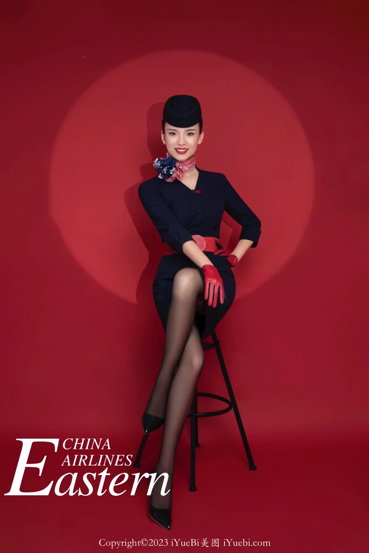 中国东方航空空姐宣传册制服写真