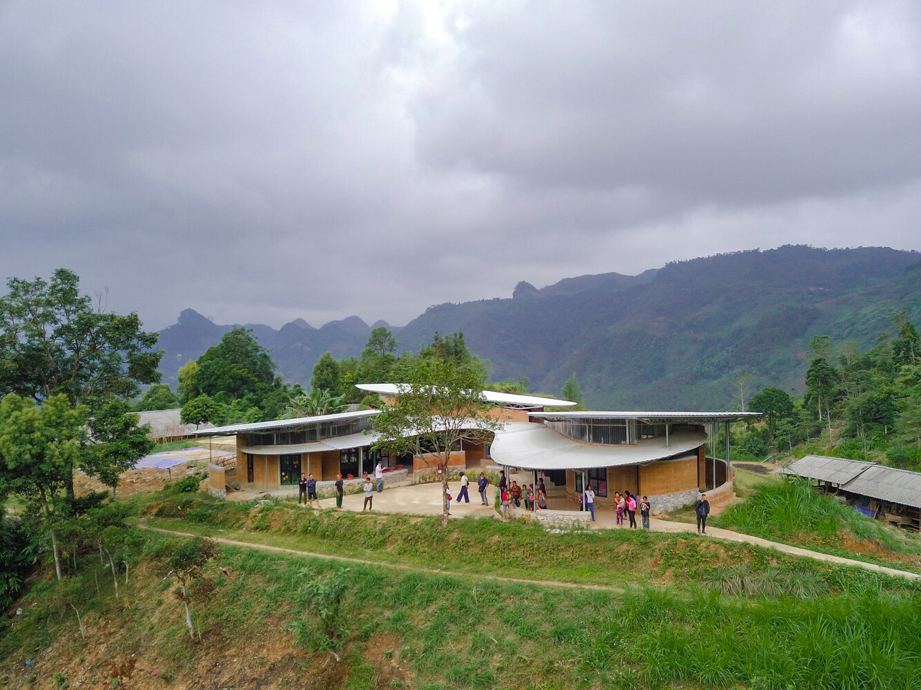 lung-vai-school-1-plus-1-2-architects_2-1.jpg