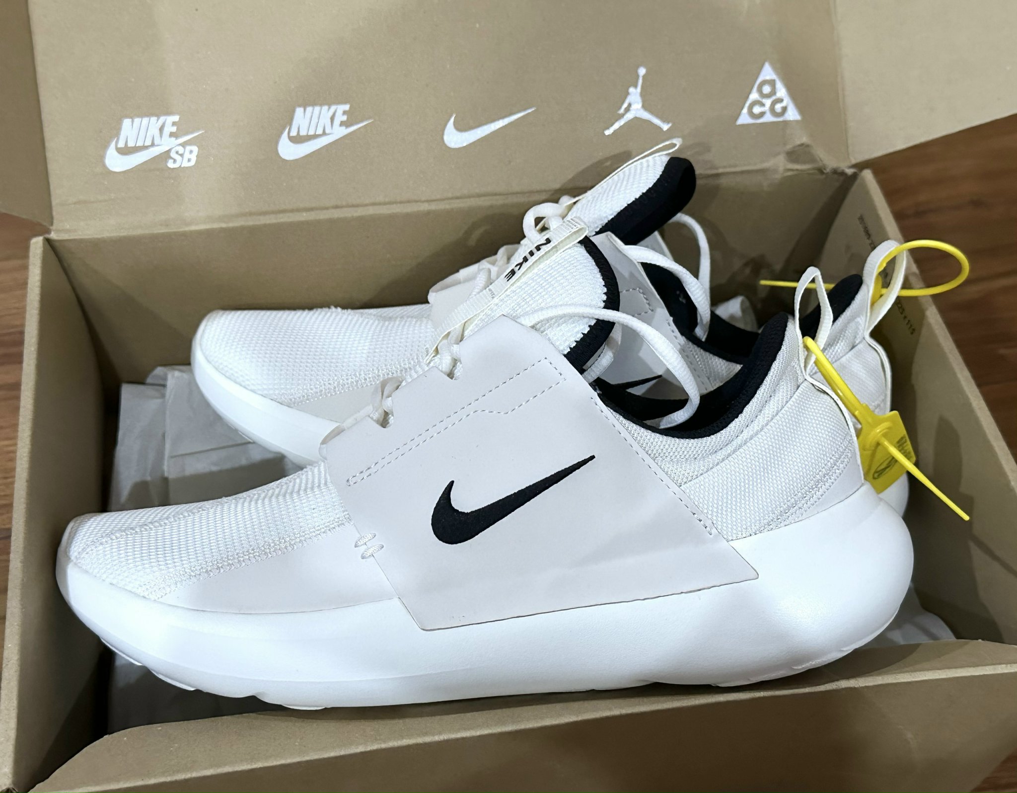 Tq - Bán 2 đôi Giày Nike E-series Ad New Giá Ngon 