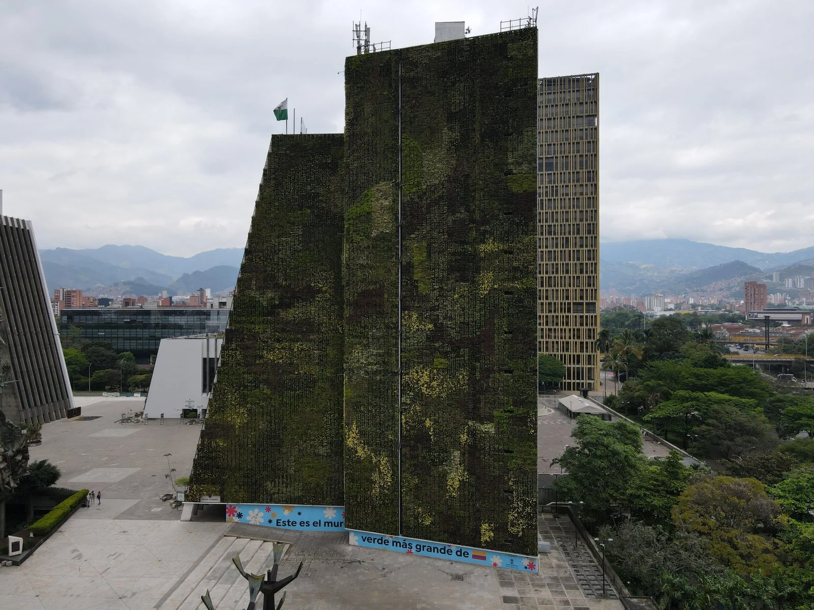 A-vertical-garden-at-Medellins-City-Hall-credit-Peter-Yeung-scaled.webp