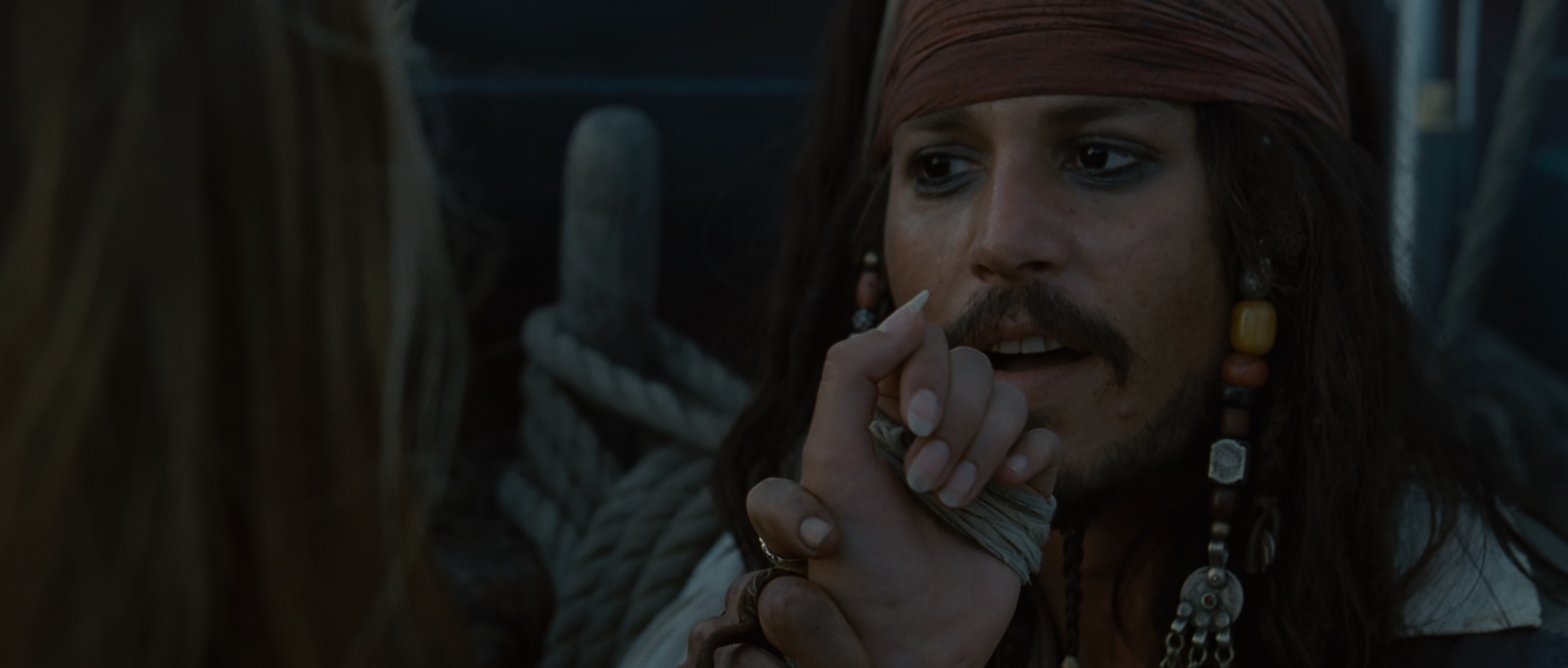 Vietsub-Pirates.of.the.Caribbean.1.2003.UHD.BluRay.2160p.2Audio.TrueHD.Atmos.7.1.x265.10bit.HDR-BeiTai.mkv_snapshot_01.29.17.394.jpg