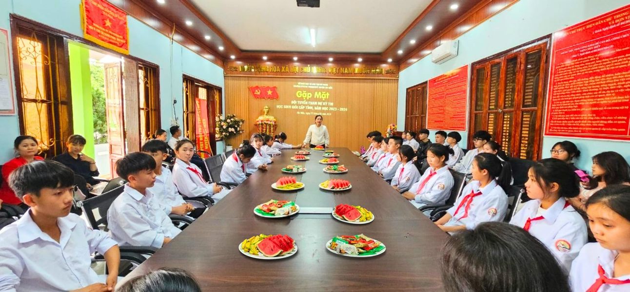 Gặp mặt động viên 30 em học sinh đội tuyển tham dự kỳ thi học sinh giỏi cấp tỉnh