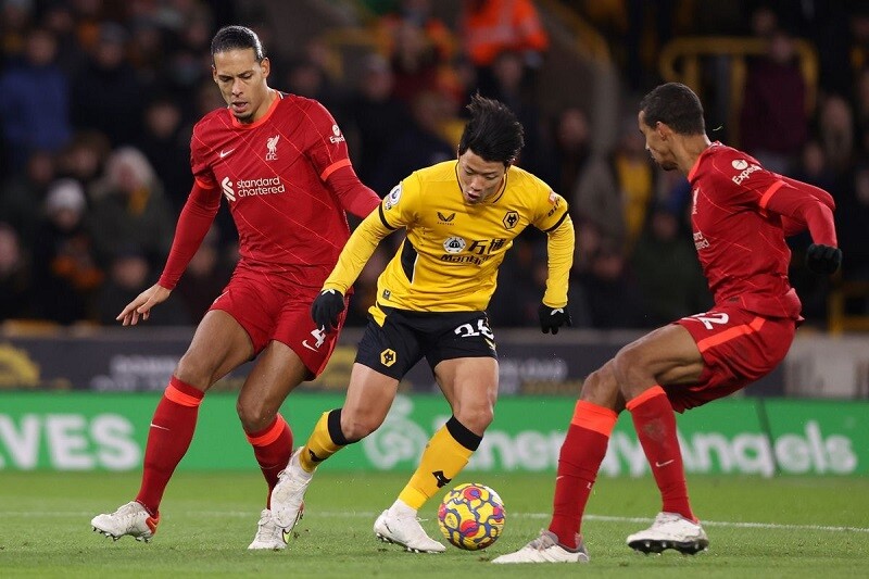 Liverpool-vs-Wolverhampton-phong-do.jpg