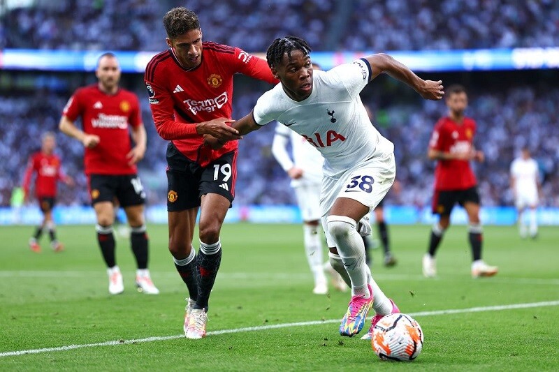 Tottenham-vs-Man-United-phong-do.jpg