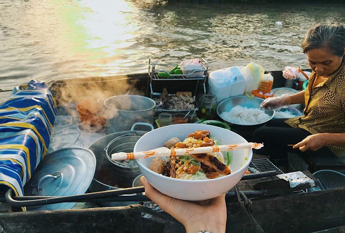 Món ăn sáng chợ nổi