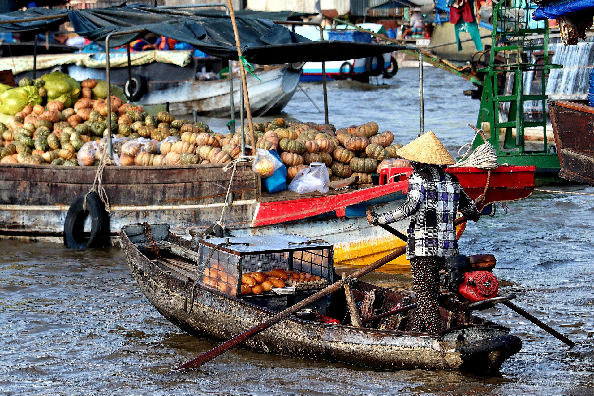 Người dân buôn bán